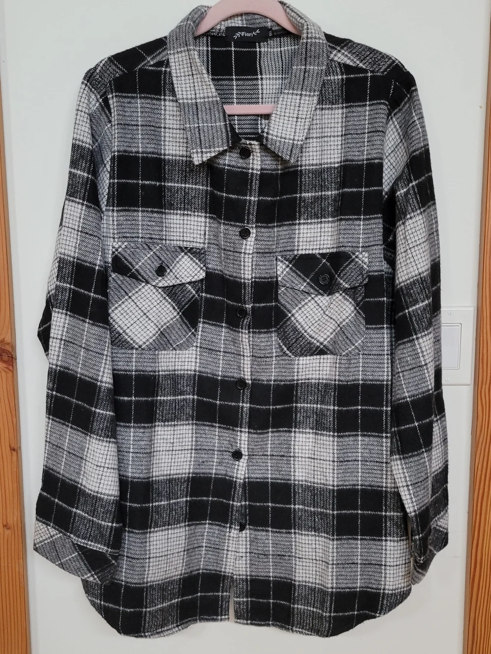 BNWOT Women's Black & White Plaid Button-Up Shirt - Picture 1 of 2